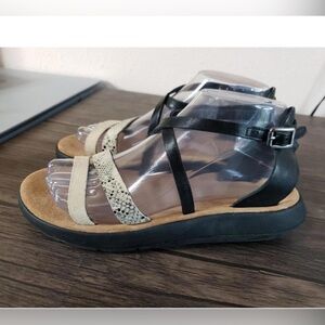 Clarks Jemsa Strappy Sandals Women’s 7.5 Animal Print Travel Comfy